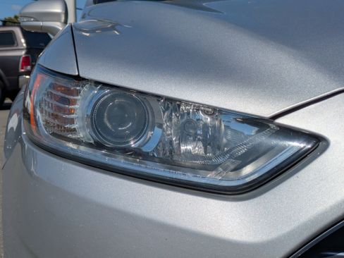 Used 2013 Ford Fusion SE FWD image 10