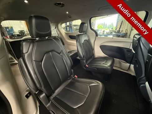 Used 2023 Chrysler Pacifica Touring-L w/ Uconnect Theater Family Group AWD/4WD image 47