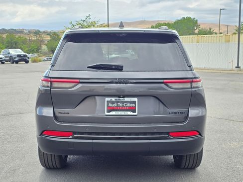 Used 2023 Jeep Grand Cherokee Limited w/ Luxury Tech Group II AWD/4WD image 6