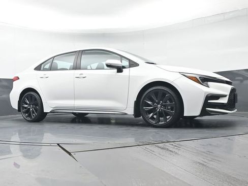 Used 2023 Toyota Corolla SE image 39