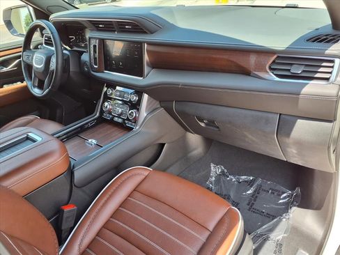 Used 2024 GMC Yukon Denali Ultimate AWD/4WD image 8