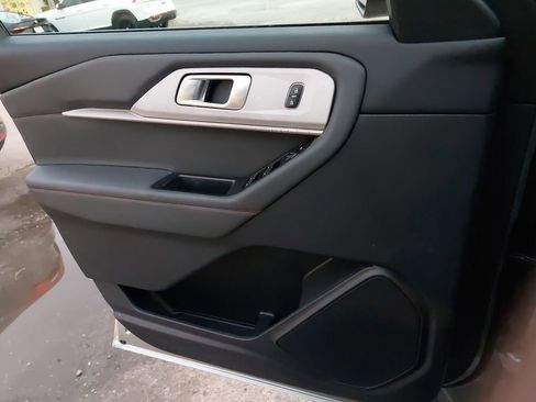 Used 2025 Ford Explorer Active w/ Active Comfort Package image 23