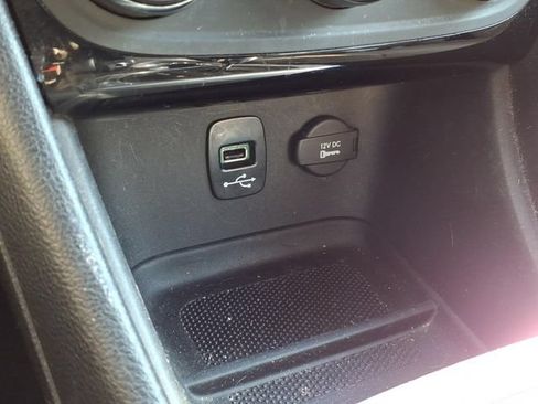 Used 2011 Chrysler 200 Limited FWD image 22