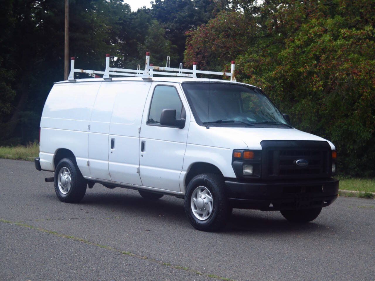 Used 2013 Ford E-250 and Econoline 250 w/ Commercial Cargo Van Pkg RWD image 6
