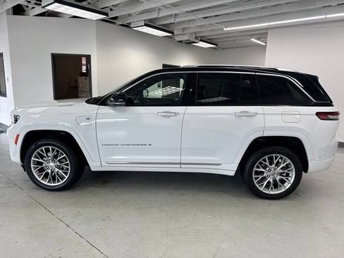 Used 2023 Jeep Grand Cherokee Summit w/ Luxury Tech Group V AWD/4WD image 8