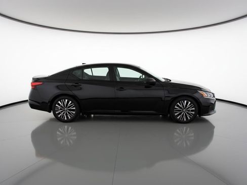 Used 2025 Nissan Altima 2.5 SV image 11