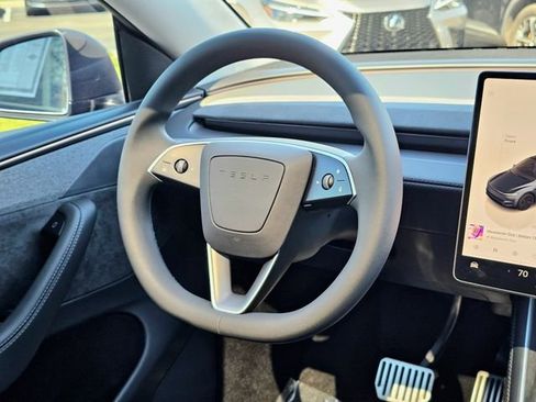 Used 2026 Tesla Model Y AWD image 25