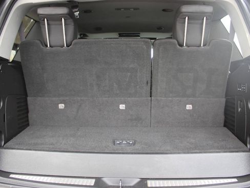 Used 2017 Cadillac Escalade Luxury AWD/4WD image 13