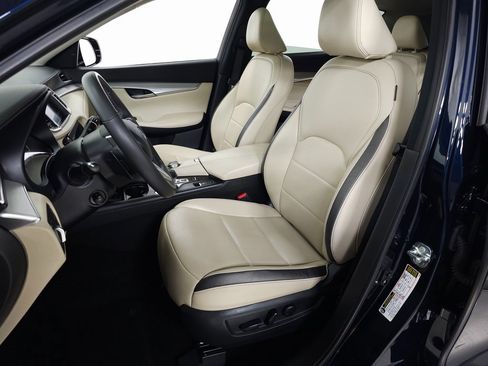 Used 2021 INFINITI QX50 Essential w/ Convenience Package image 17