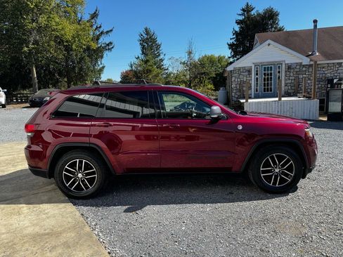 Used 2017 Jeep Grand Cherokee Trailhawk AWD/4WD image 2