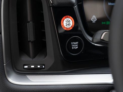 New 2025 Porsche Cayenne image 28