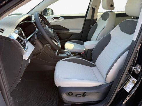 New 2026 Volkswagen Taos SE AWD/4WD image 9