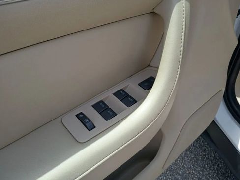 Used 2012 Lincoln MKS FWD image 10