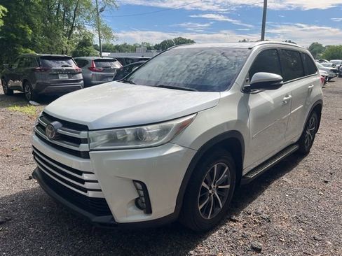 Used 2017 Toyota Highlander XLE w/ Protection Package #3 AWD/4WD image 5