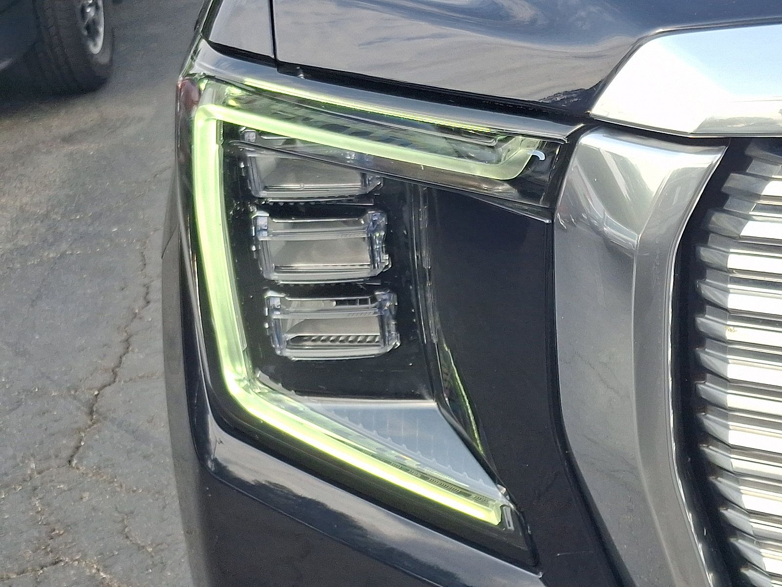 Used 2022 GMC Yukon Denali AWD/4WD image 9