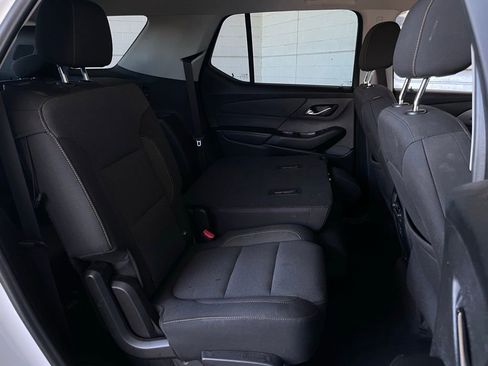 Used 2021 Chevrolet Traverse LS image 18