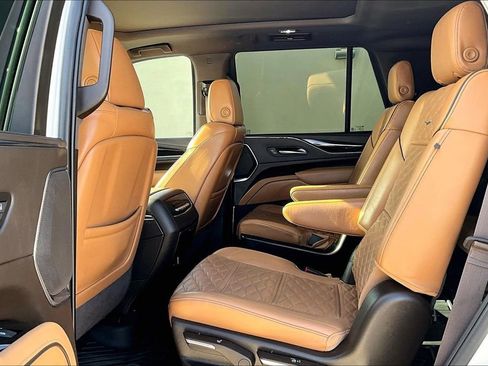 Used 2022 Cadillac Escalade Premium Luxury AWD/4WD image 5