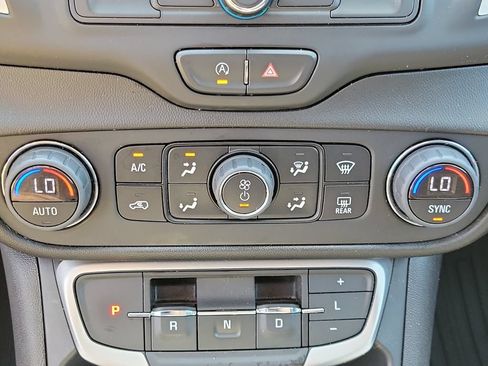 Used 2023 GMC Terrain SLE w/ Driver Convenience Package AWD/4WD image 30