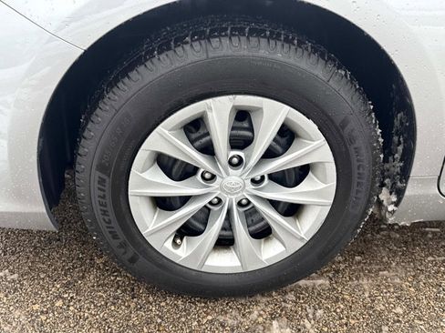 Used 2017 Toyota Camry LE image 10