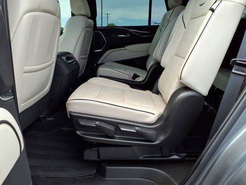 Used 2021 Cadillac Escalade Sport AWD/4WD image 18