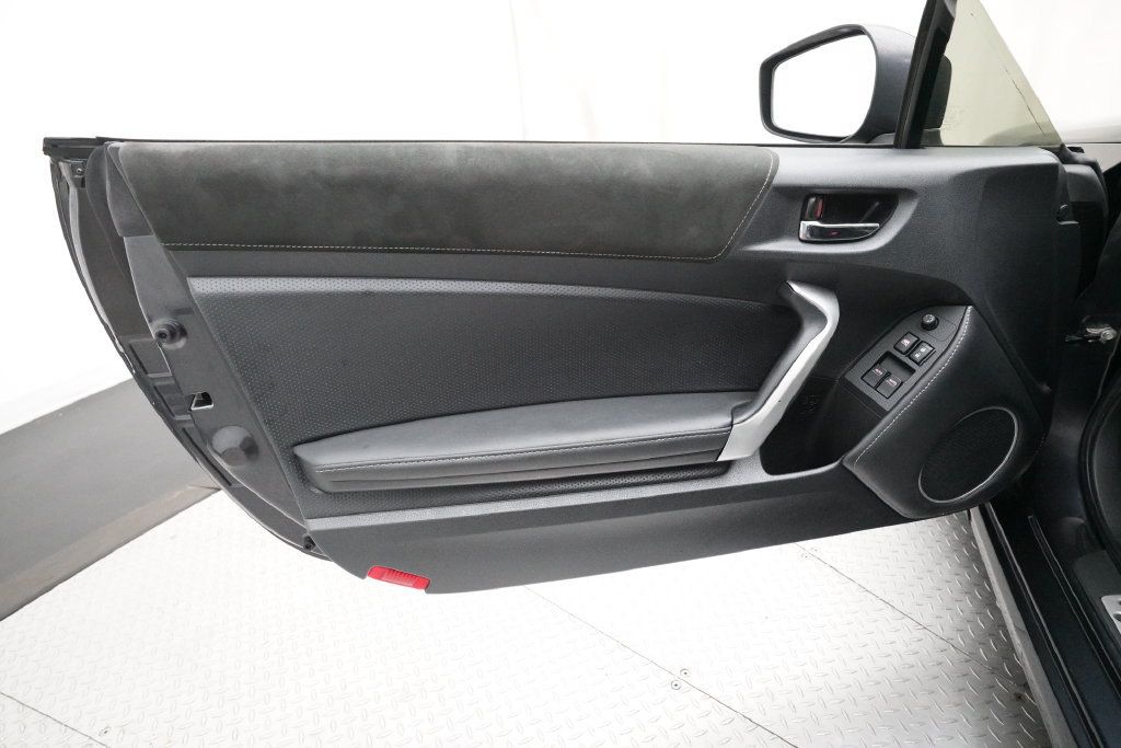 Used 2017 Toyota 86 RWD image 25