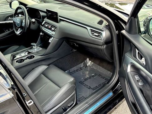 Used 2025 Genesis G70 2.5T image 25