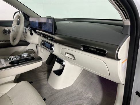 Used 2024 Genesis GV60 Advanced image 32