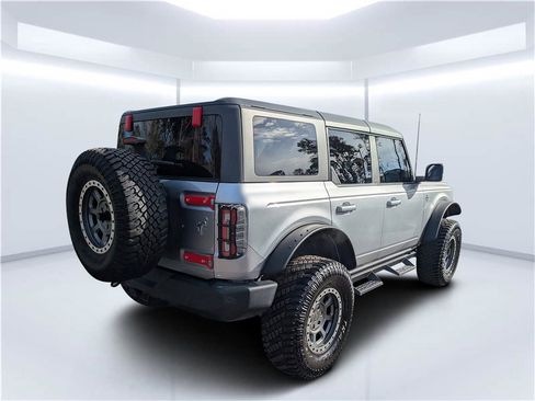 Used 2023 Ford Bronco Outer Banks image 3