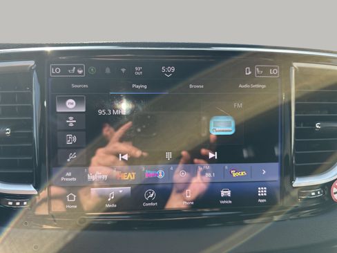 Used 2025 Chrysler Pacifica Select FWD image 12