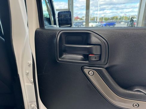 Used 2018 Jeep Wrangler Golden Eagle image 52