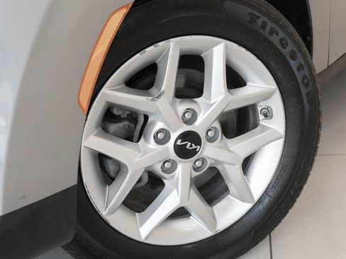 Used 2025 Kia Soul LX w/ LX Technology Package FWD image 2