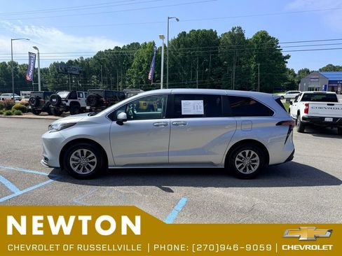 Used 2022 Toyota Sienna LE FWD image 3