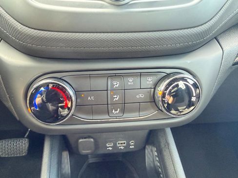 Used 2021 Chevrolet TrailBlazer LS FWD image 53