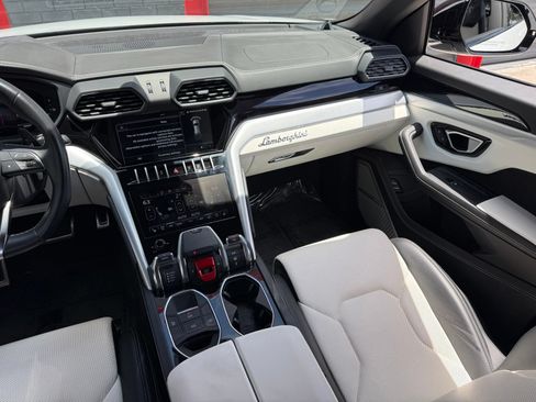 Used 2022 Lamborghini Urus AWD/4WD image 36