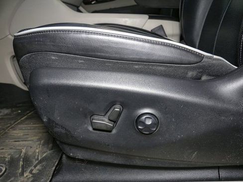 Used 2023 Chrysler Pacifica Limited image 42