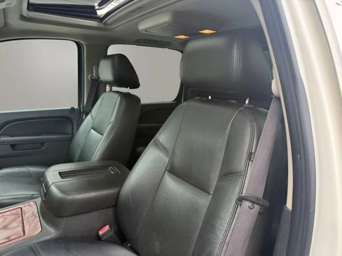 Used 2012 Chevrolet Avalanche LTZ AWD/4WD image 15