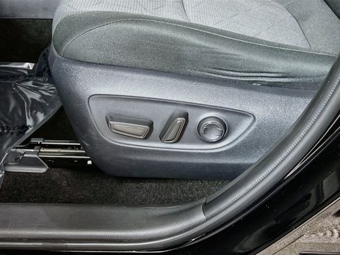 Used 2025 Toyota RAV4 XLE FWD image 15