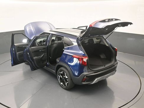 Used 2024 Kia Seltos EX FWD image 65