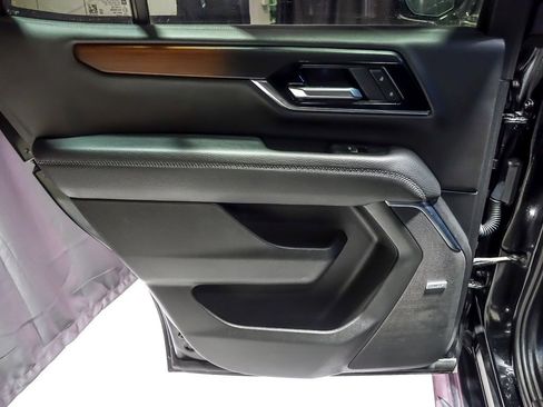 Used 2025 GMC Yukon Denali image 29