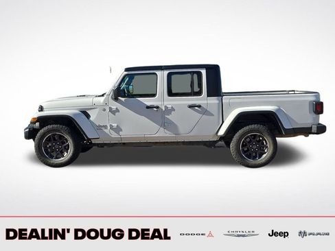 Used 2023 Jeep Gladiator Overland image 3