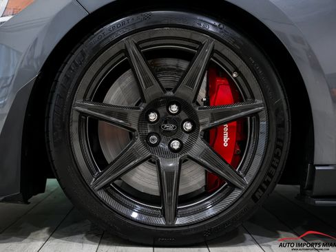 Used 2021 Ford Mustang Shelby GT500 w/ Carbon Fiber Track Pack RWD image 78