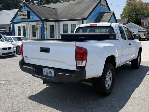 Used 2016 Toyota Tacoma SR RWD image 5