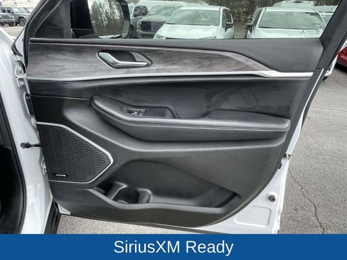 Certified 2022 Jeep Grand Cherokee L Limited image 17