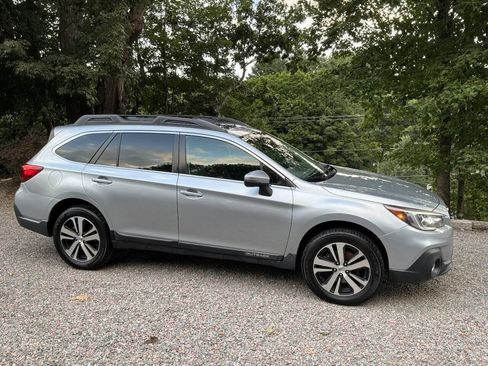Used 2018 Subaru Outback 2.5i Limited AWD/4WD image 5