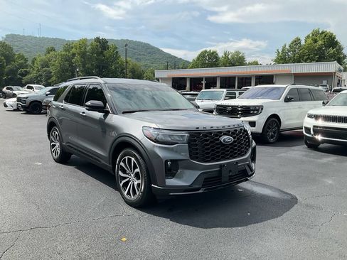 Certified 2026 Ford Explorer ST-Line RWD image 3