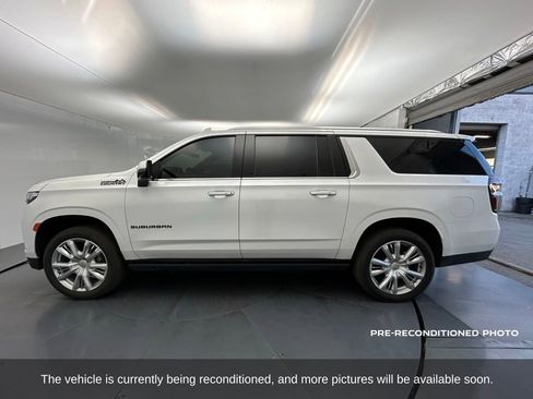 Used 2023 Chevrolet Suburban High Country image 2