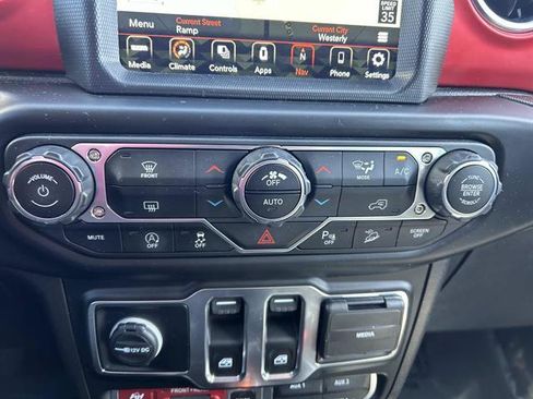 Used 2020 Jeep Wrangler Rubicon w/ LED Lighting Group AWD/4WD image 31