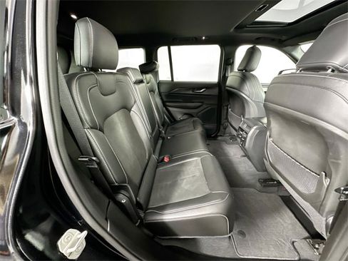 Used 2023 Jeep Grand Cherokee Altitude image 28