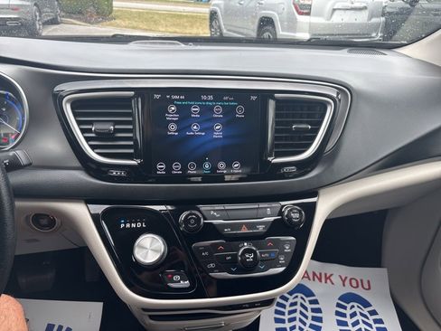 Used 2020 Chrysler Pacifica Touring image 29