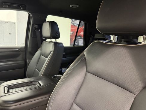Used 2022 GMC Yukon SLT w/ SLT Luxury Package image 11